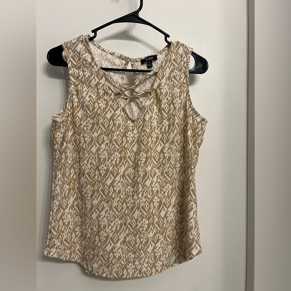 🌸4/$25 AUW White/Gold Short sleeves blouse
